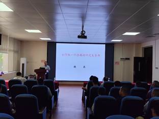 会议室里的人们 中度可信度描述已自动生成